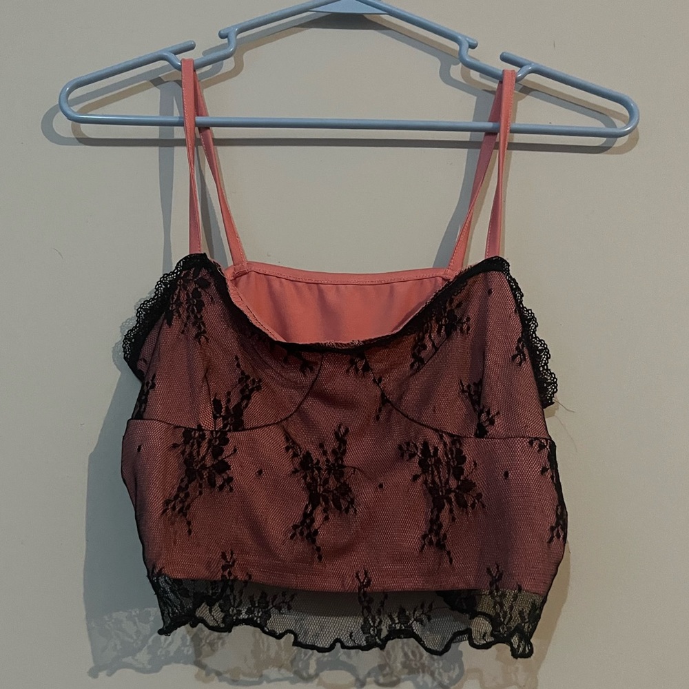Pink cropped tank with black lace